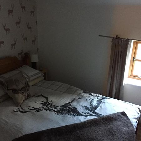 ลอดจ์ แอท ลอคไซด์ Bed & Breakfast Bridgend of Lintrathen ภายนอก รูปภาพ